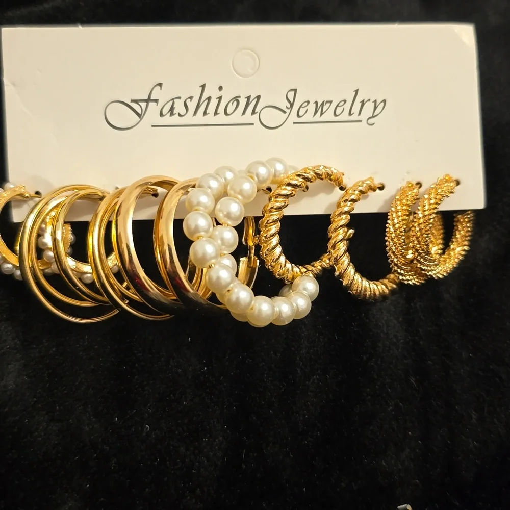 Gold hoop earrings - Picture 1 of 1